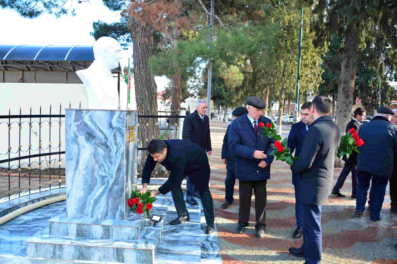 Ağstafada Hüseyn Arif və Həmid Abbasın büstlərinin açılışı oldu - FOTOLAR